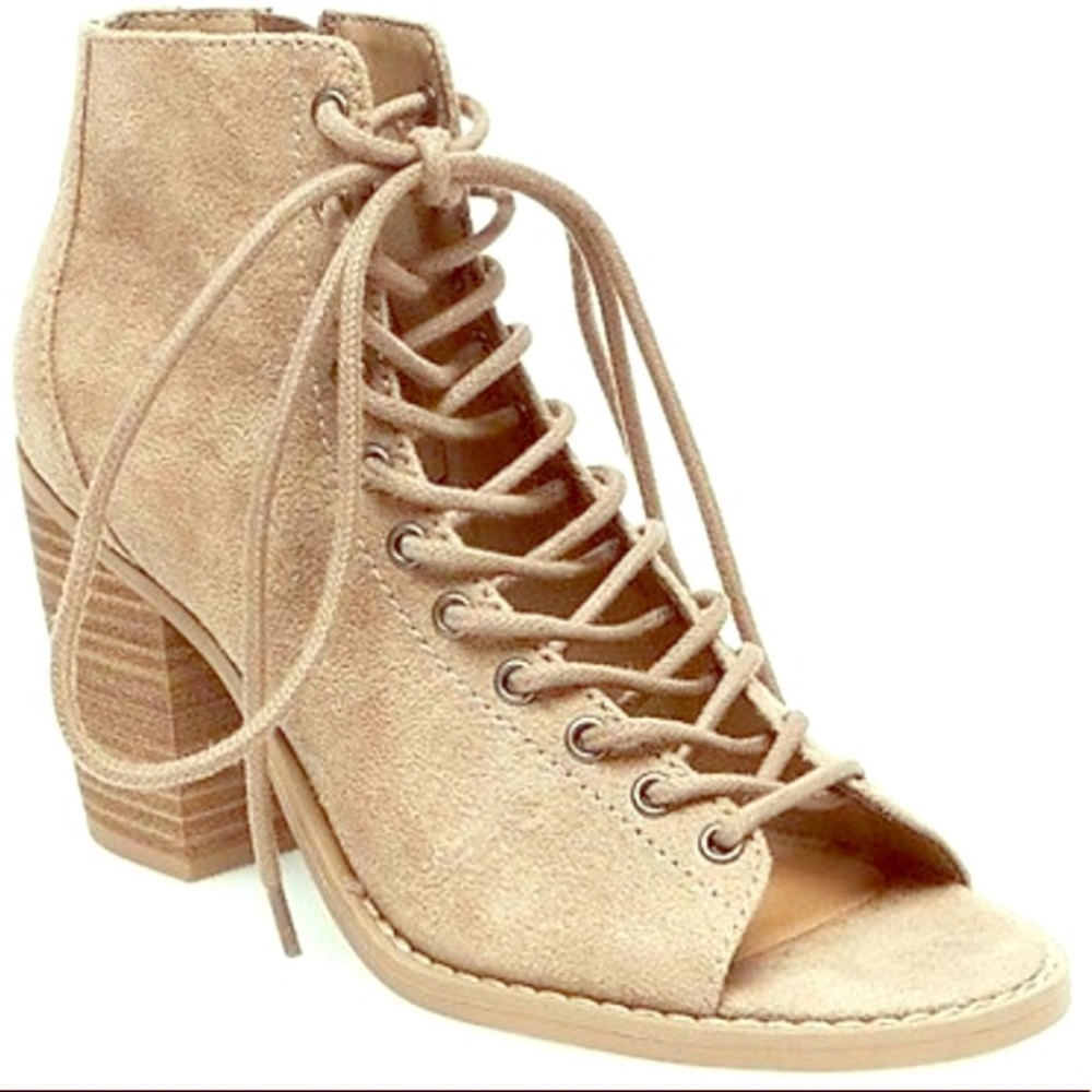 Mossimo Women’s Phoebe lace-up booties. 8.0